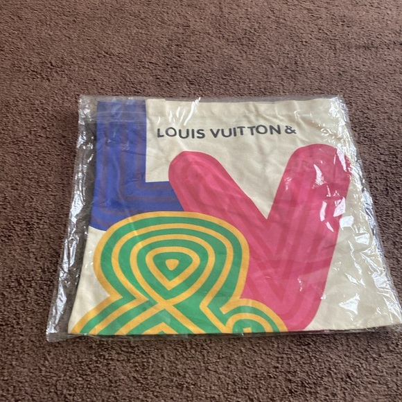 Lv design tote - Picture 2 of 4